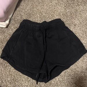 lululemon inner glow short 3”